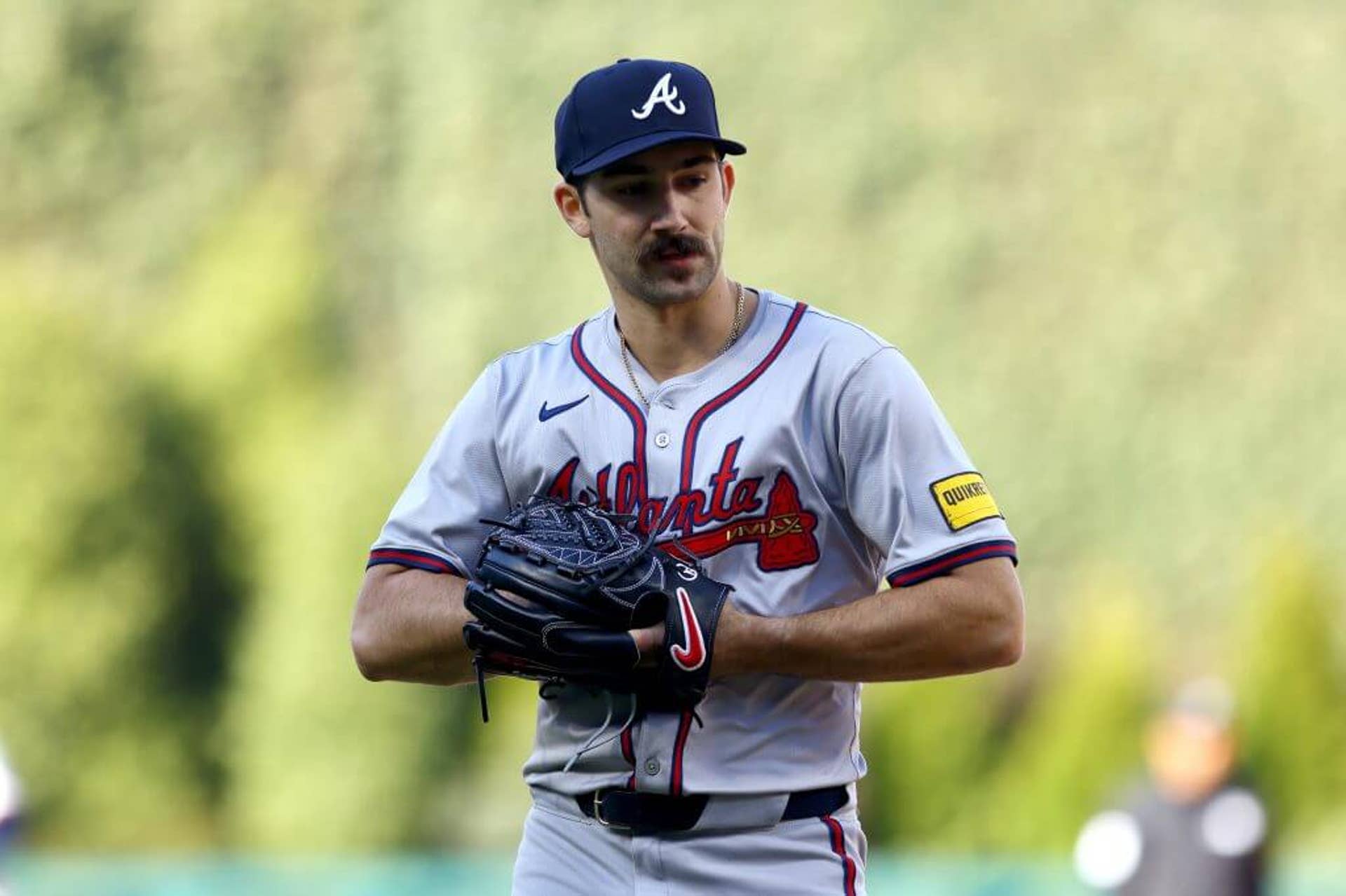 01-drake-baldwin-contracts-with-braves-fans-5944.jpeg