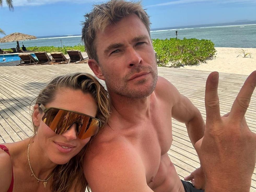 byronbay-chris-hemsworth-and-elspa-pataky-family-m-4504.jpeg