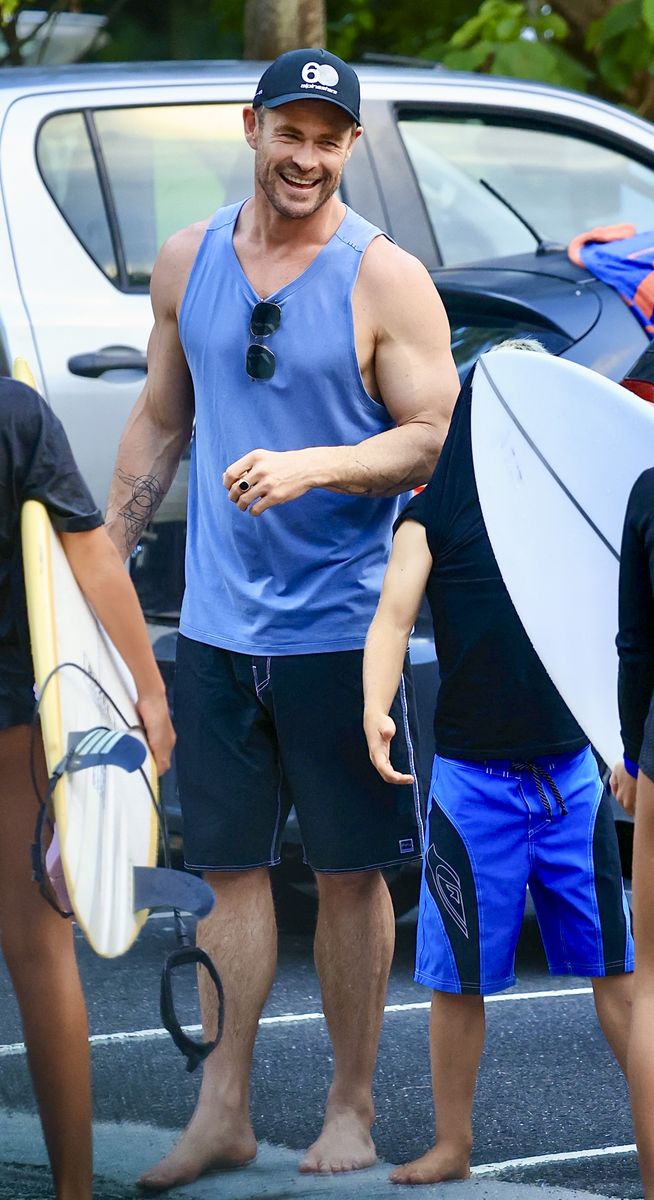 chris-hemsworth-hits-the-beach-4277.jpeg