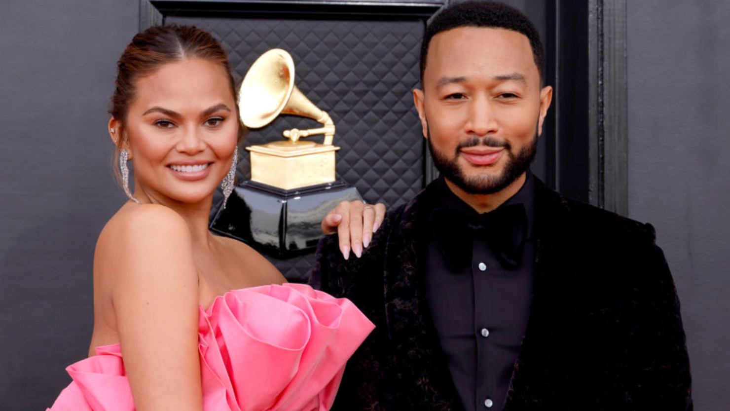 chrissy-teigen-pranks-john-legend-1-3823.png