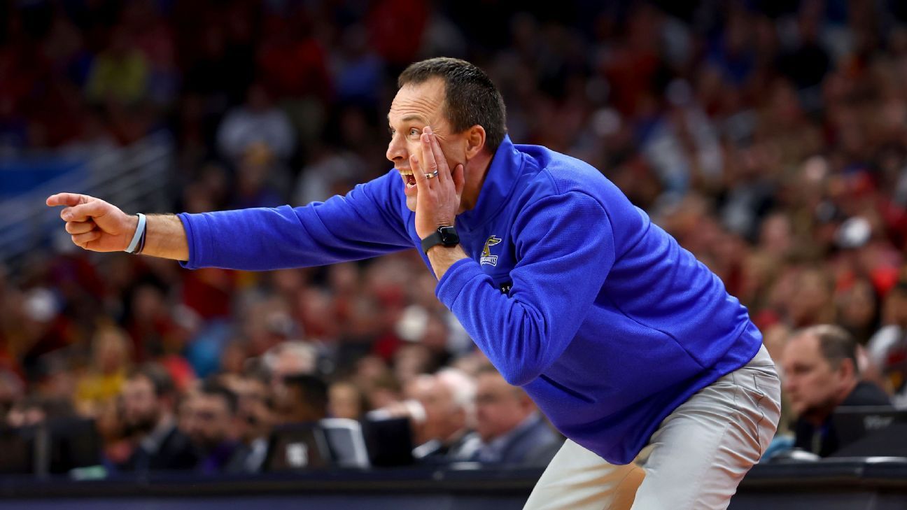 drake-names-sdsu-henderson-next-coach-6335.jpeg
