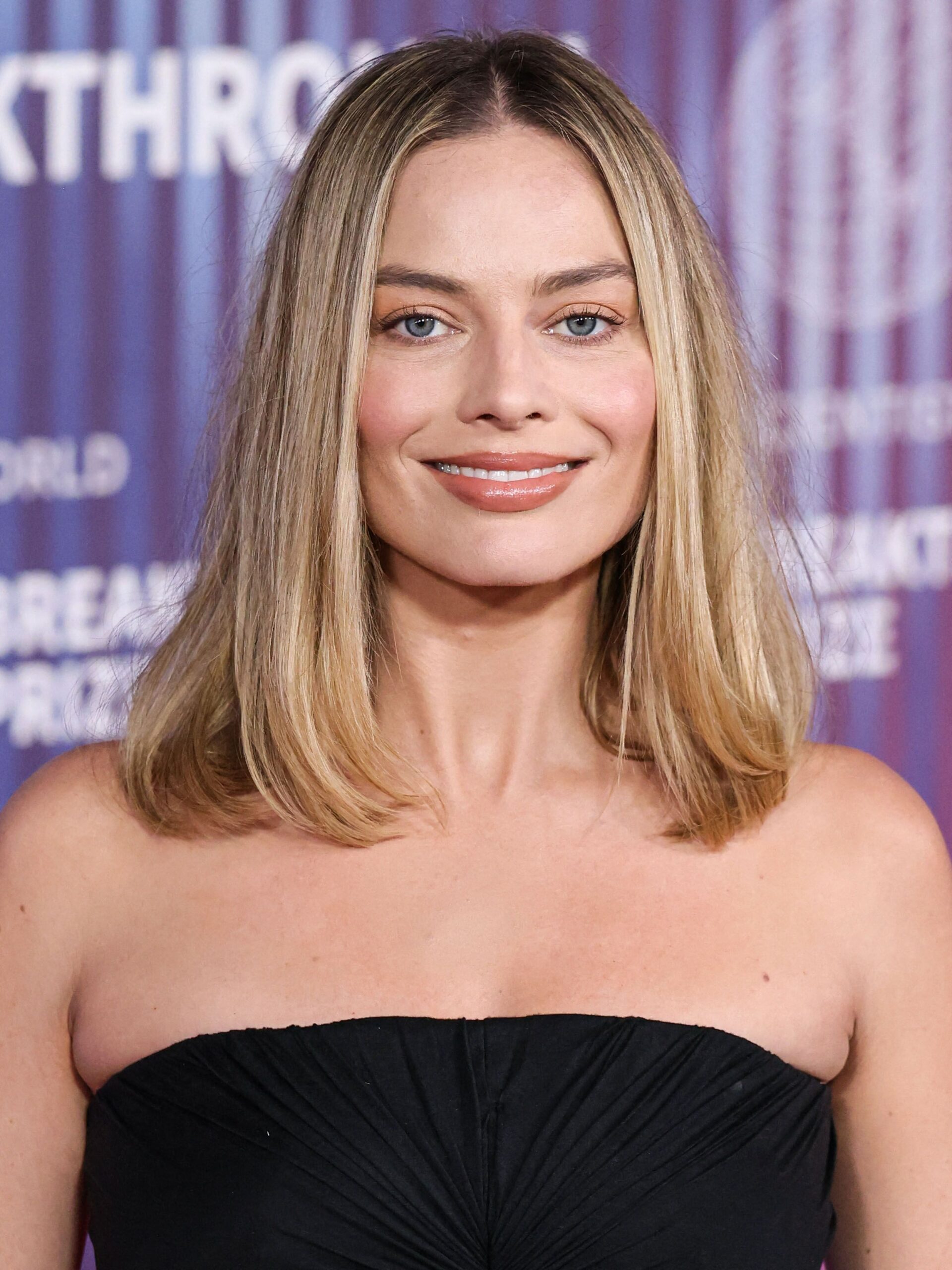 hq-10-power-in-all-3-margot-robbie-dc-movies-0036.jpeg