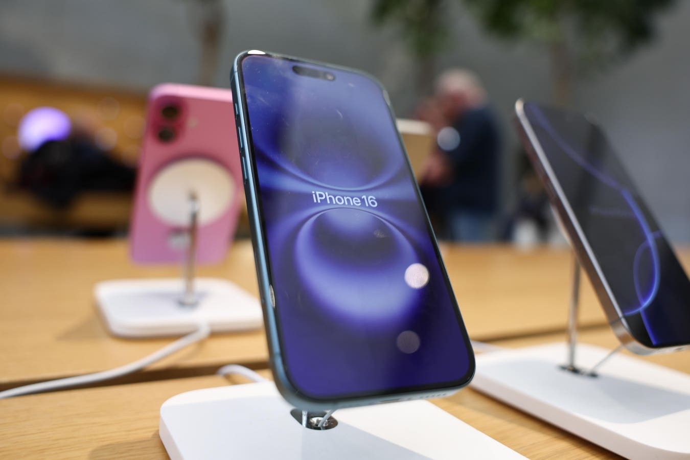 ios18-3-2-surprise-iphone-update-fixingbug-forbes-0883.jpeg