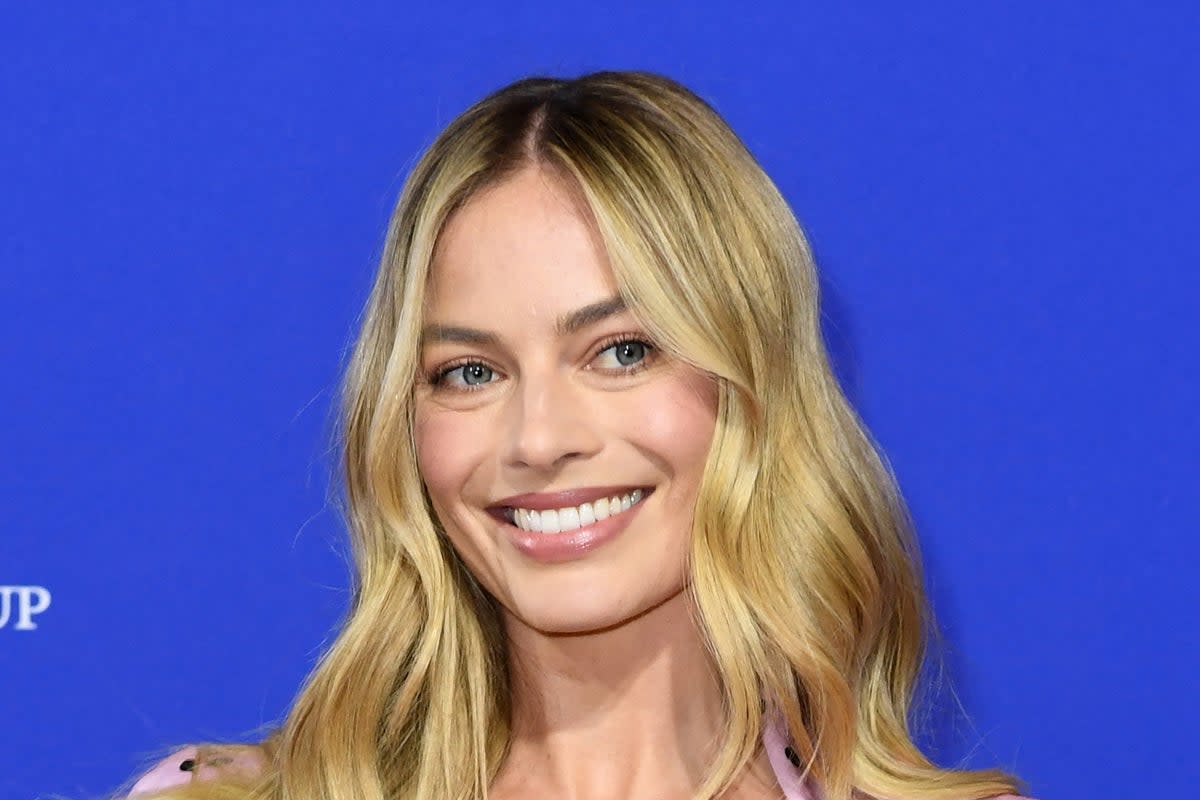 margot-robbie-wuthering-heights-filming-4638.jpeg