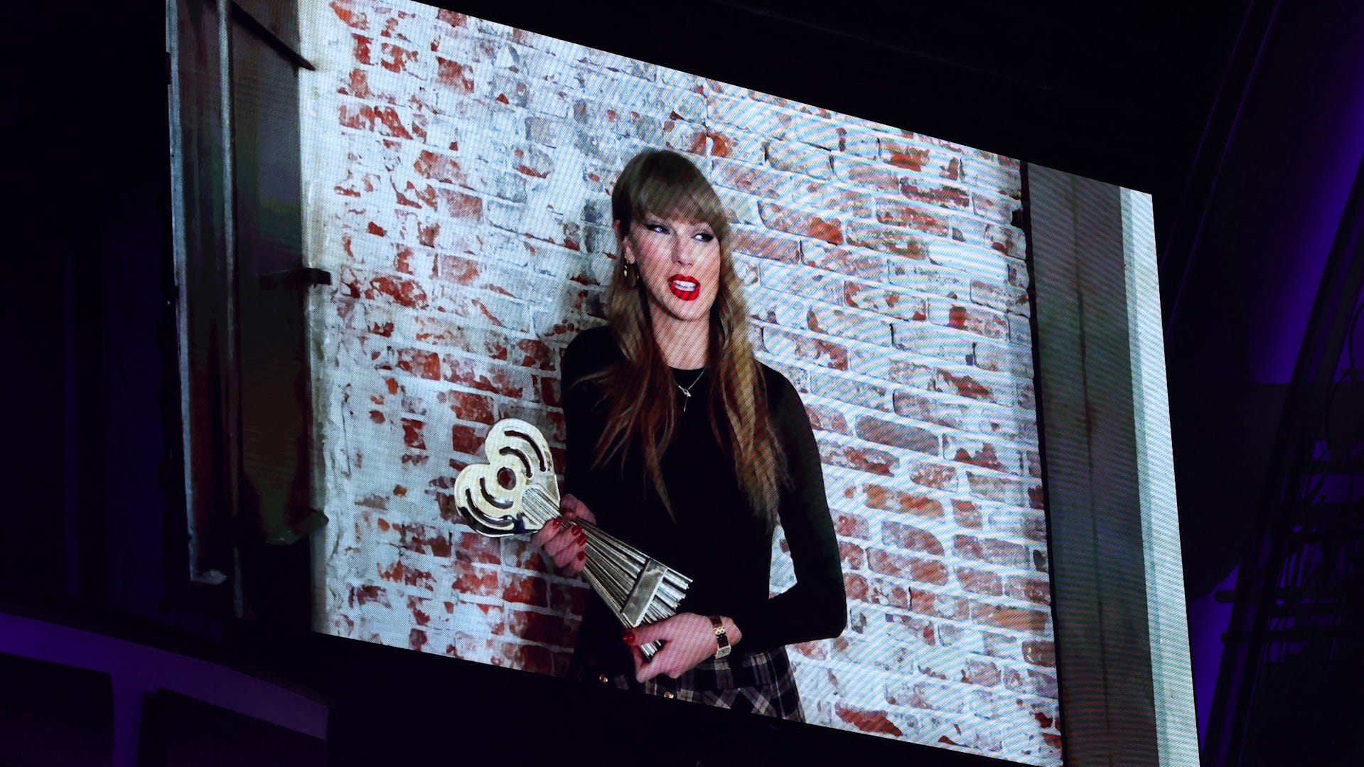 taylor-swift-iheartradio-performance-8141.jpeg