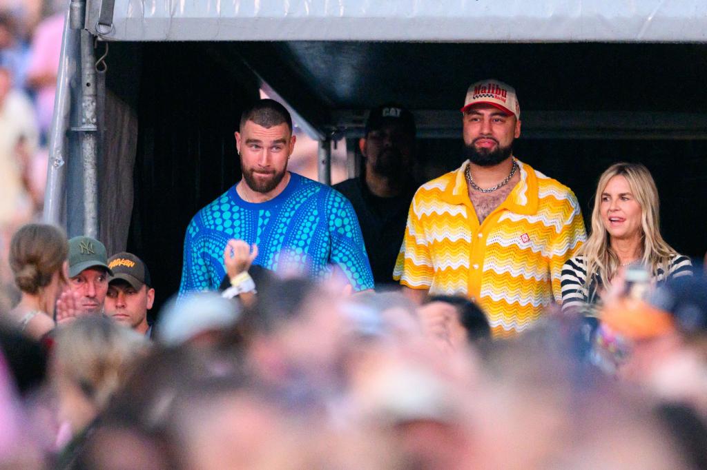 travis-kelce-patrick-mahomes-golf-taylor-swift-rum-2955.jpeg