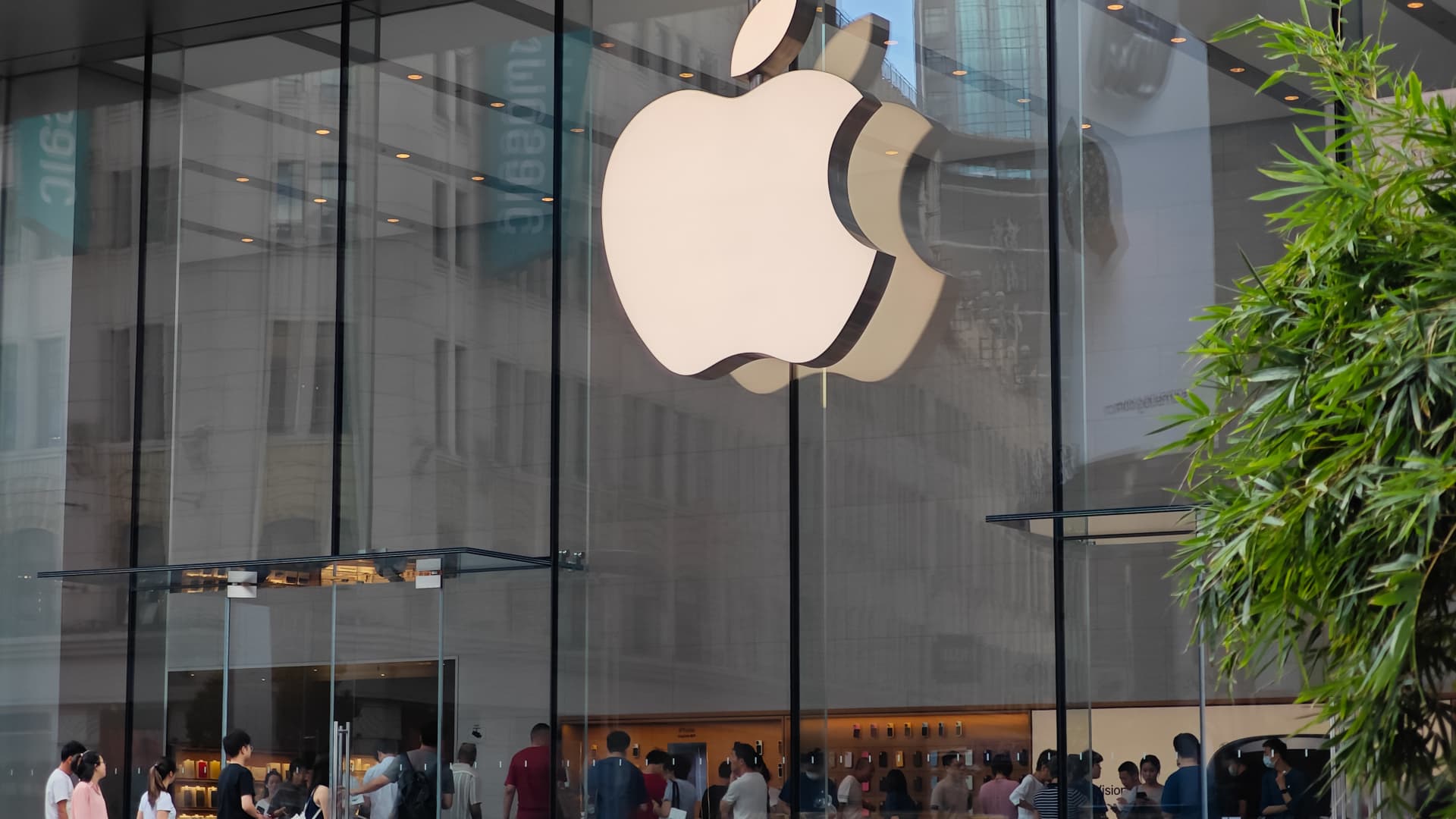 apple-china-tariffs-shares-cnbc-5484.jpeg