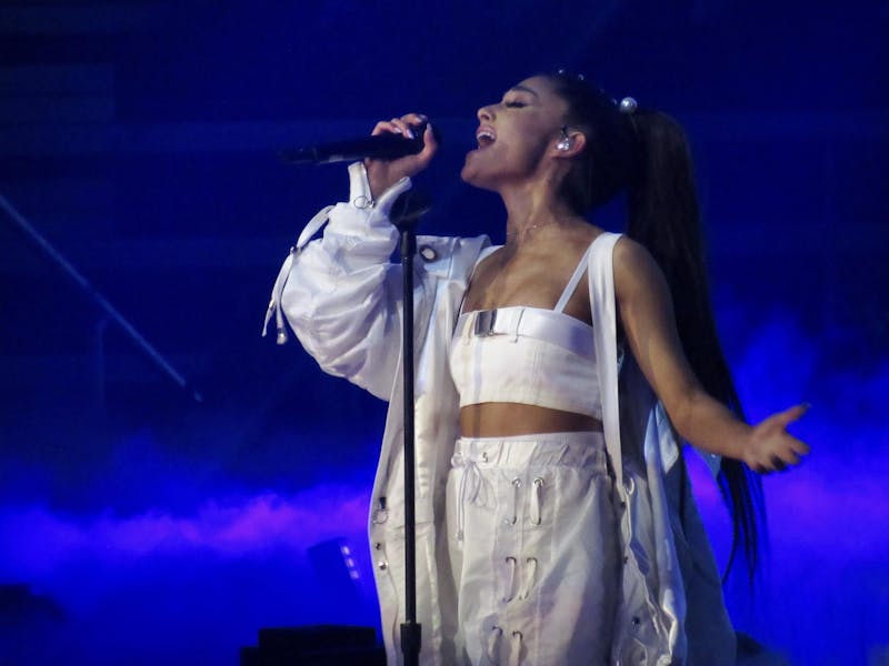ari-grande-deluxe-album-6717.jpeg