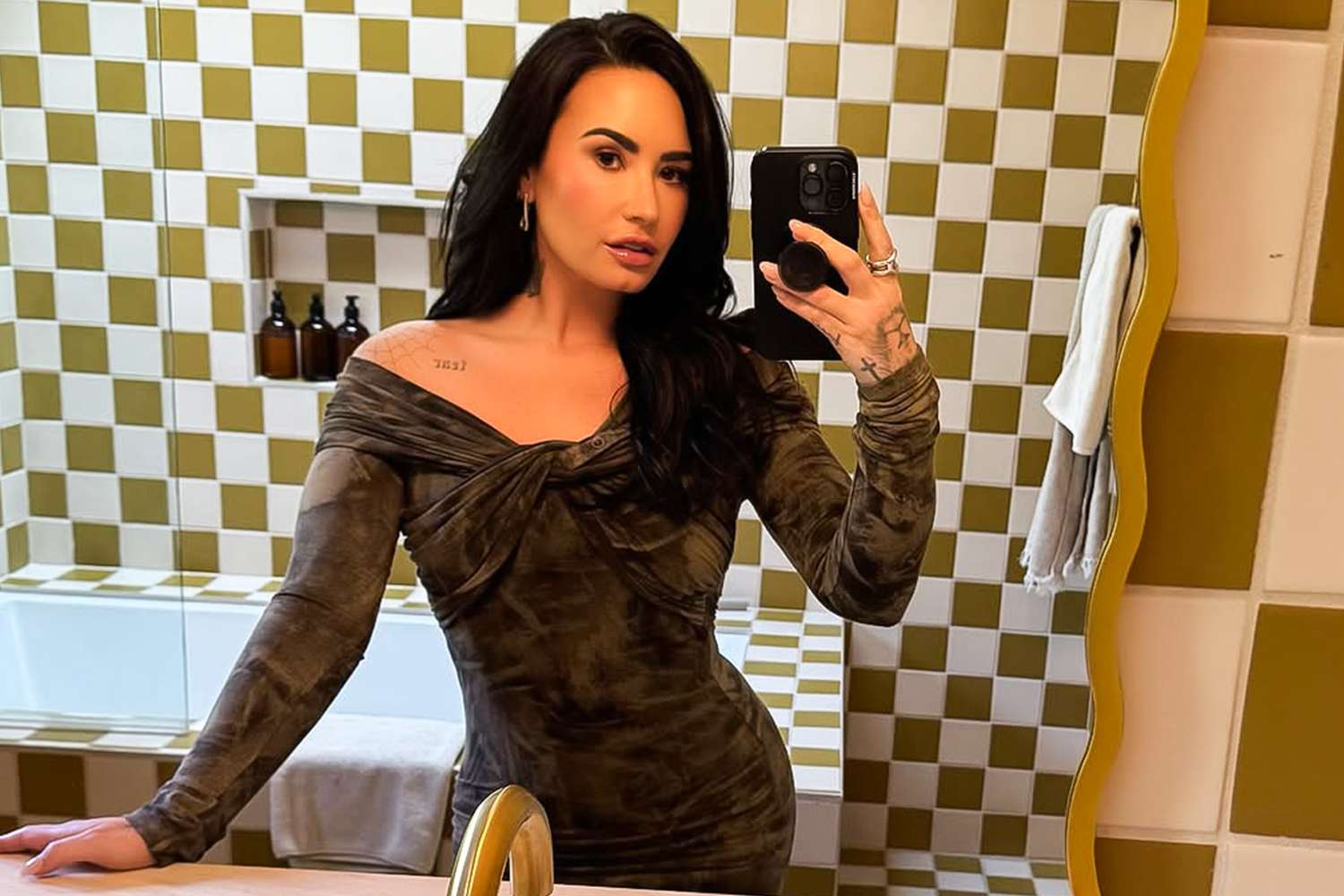 demilovato-nose-ring-goodbye-8119.jpeg