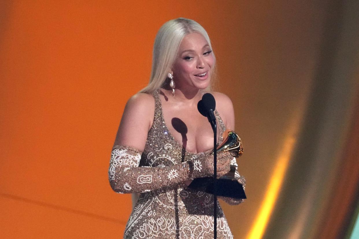 finneas-billie-eilish-grammys-warning-0384.jpeg