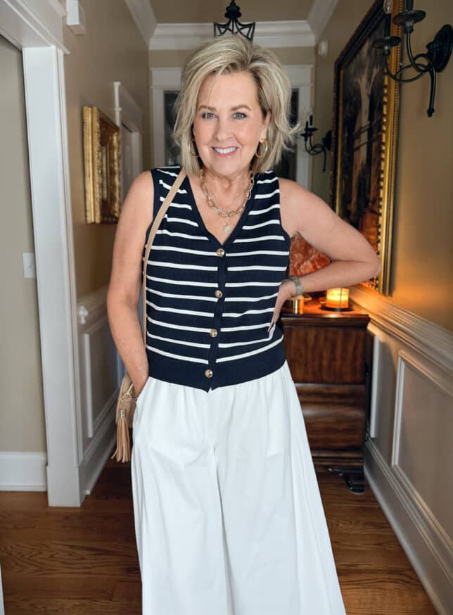 jennifer-aniston-white-t-shirt-skinny-jeans-fashio-6074.jpeg