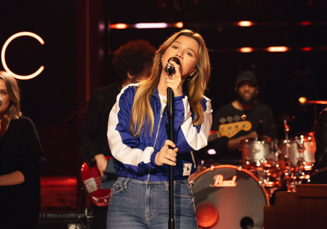 kelly-clarkson-received-needed-performance-7071.jpeg