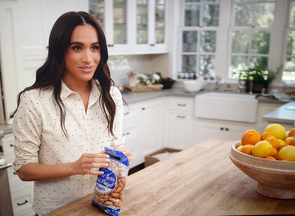meghan-markle-montecito-cookbook-kitchen-peek-0017.jpeg