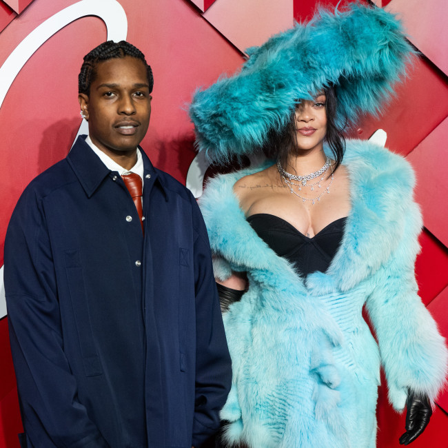 rihanna-denim-on-denim-look-9277.jpeg