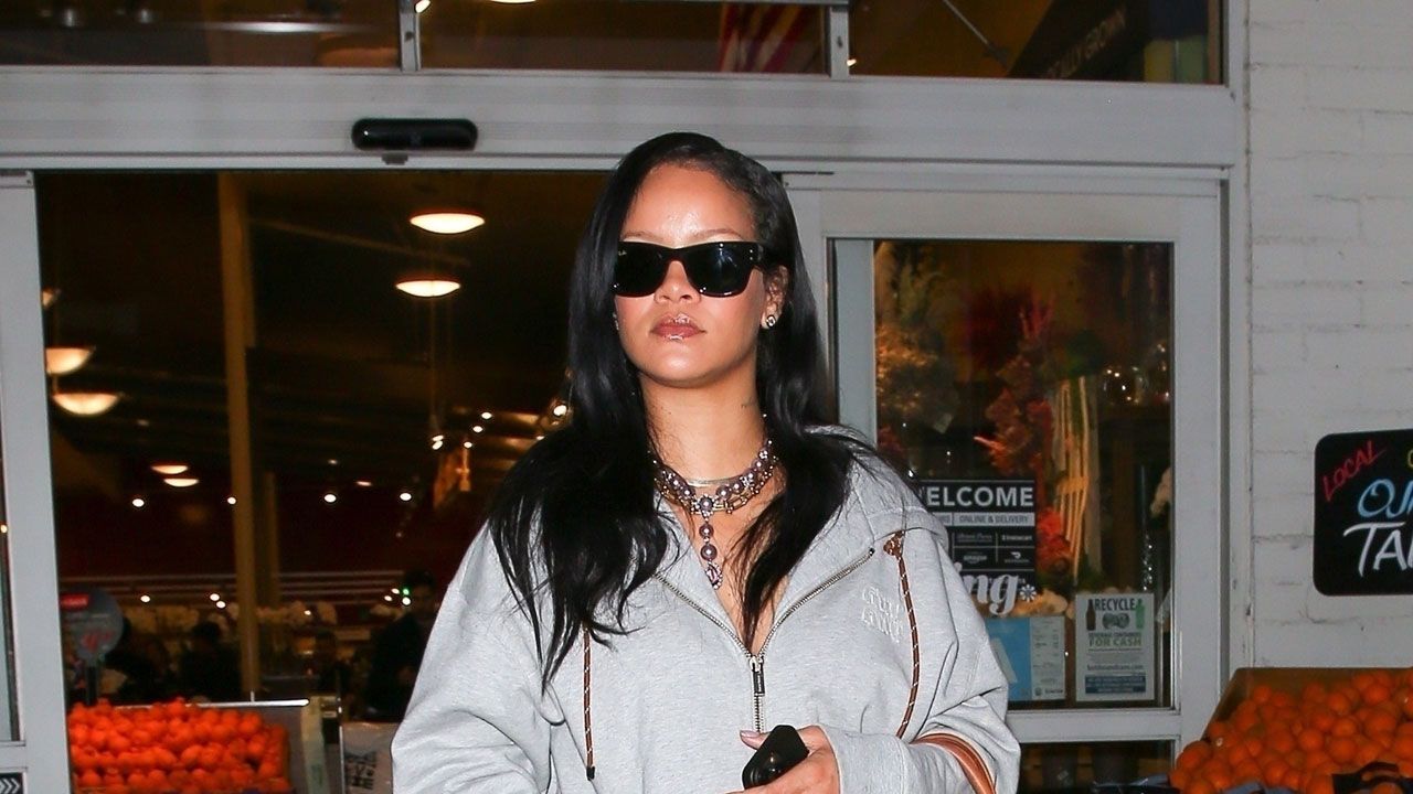 rihanna-louis-vuitton-bag-4843.jpeg