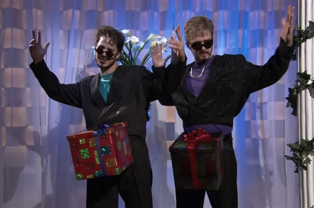 taylor-swift-snl-three-sad-virgins-mic-drop-reacti-6322.jpeg