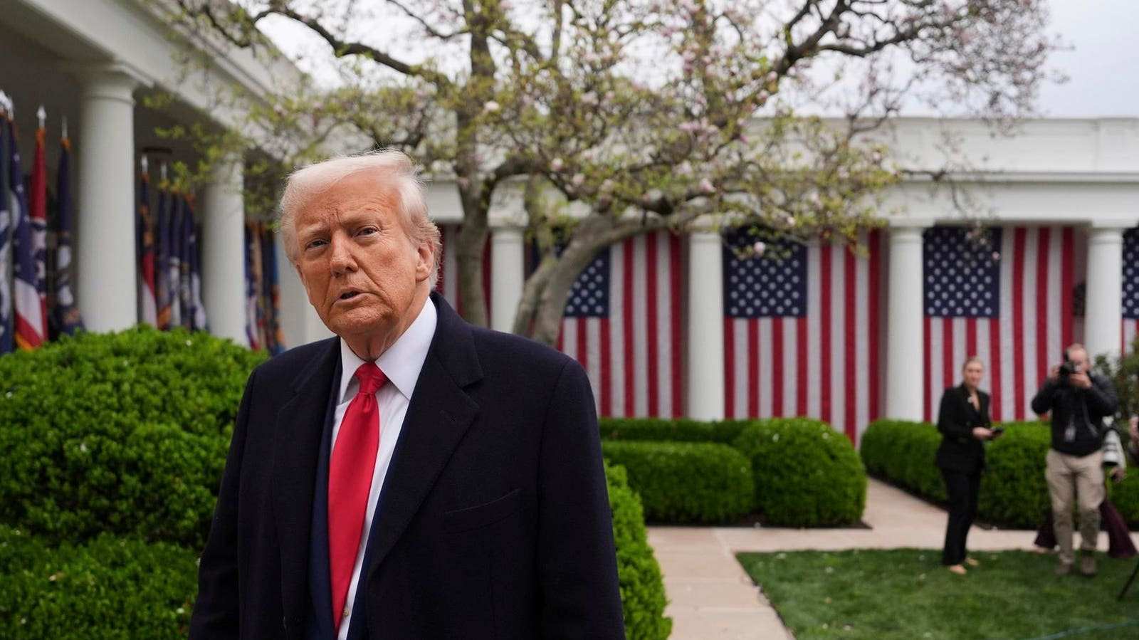trump-tariffs-iphone-price-surge-1542.jpeg