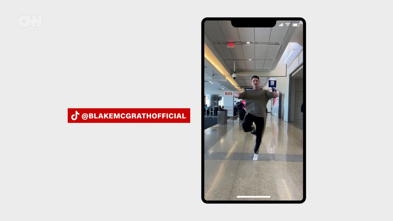 airport-performances-cnn-0670.jpeg