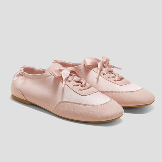 ana-de-armas-louis-vuitton-ballet-sneakers-1201.png