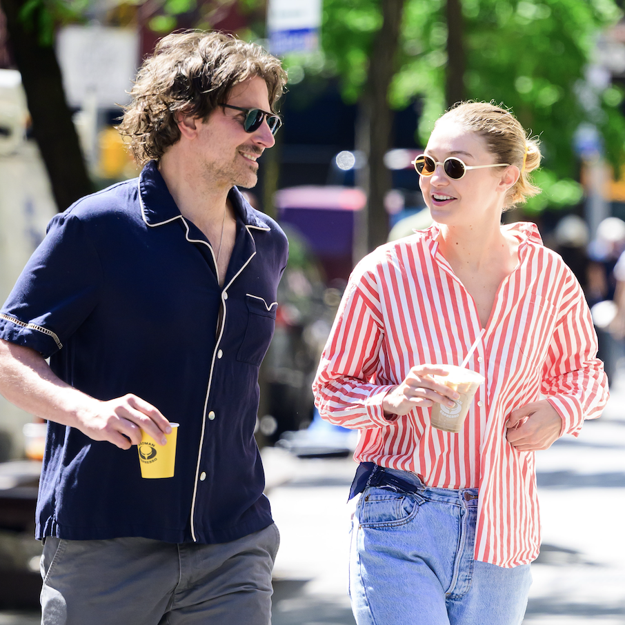 ana-de-armas-louis-vuitton-ballet-sneakers-6678.png