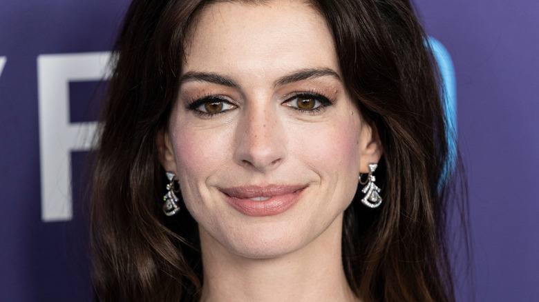 anne-hathaway-makeup-free-8671.jpeg
