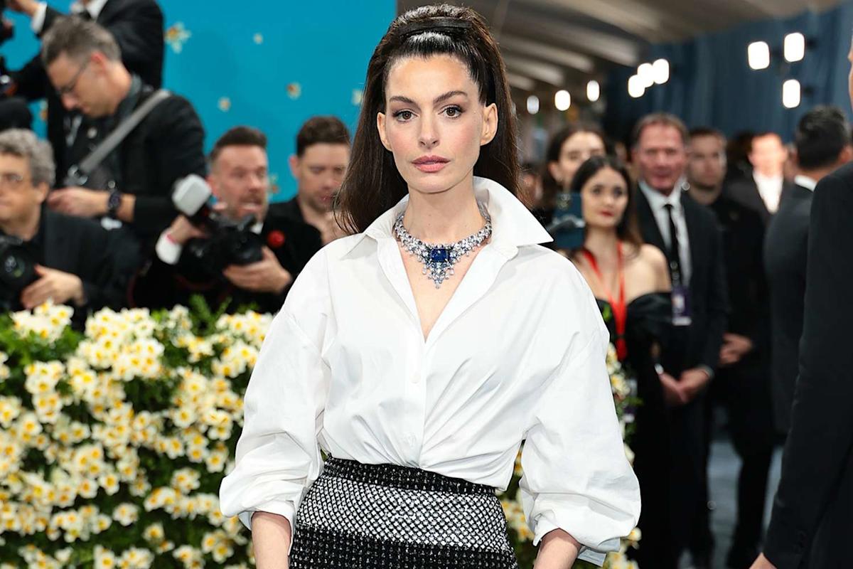 anne-hathaway-met-gala-ponytail-4964.jpeg