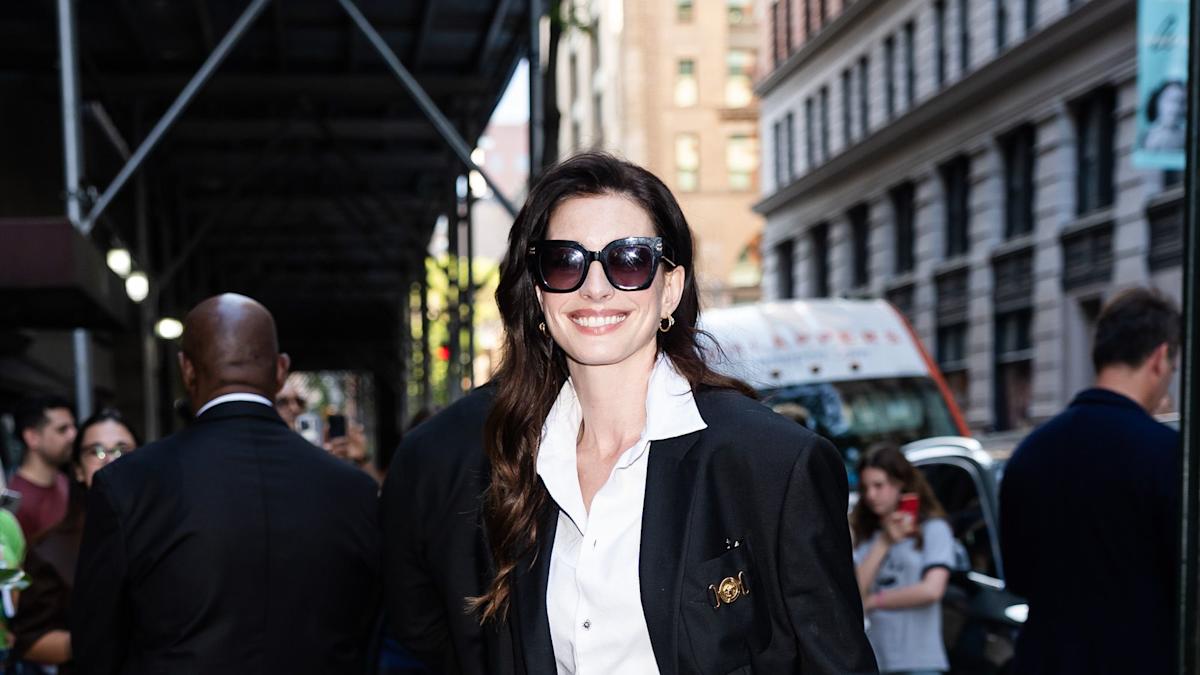 anne-hathaway-versace-harpersbazaar-7124.jpeg
