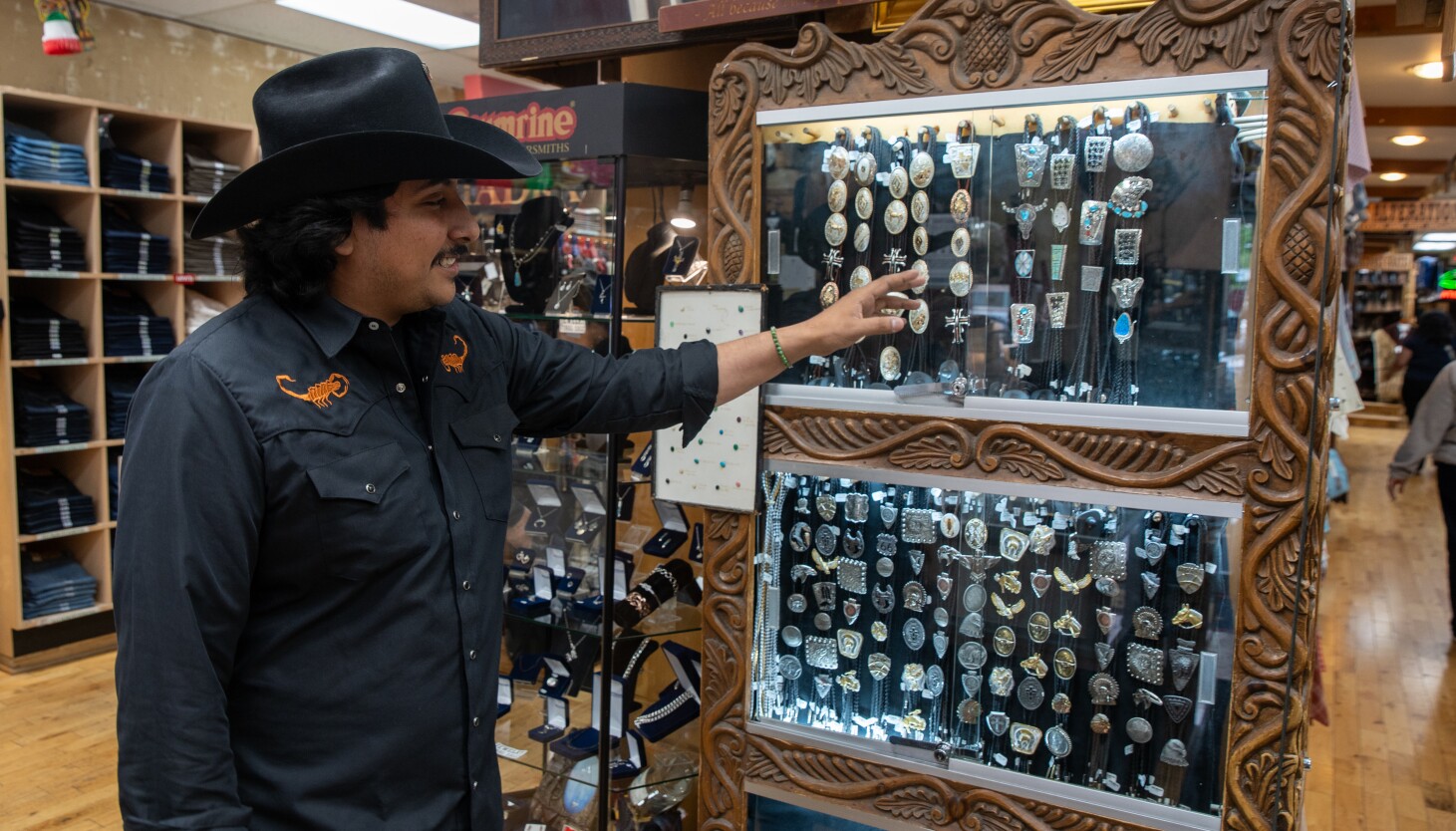 beyonce-chicago-concerts-alcalas-western-wear-7288.jpeg