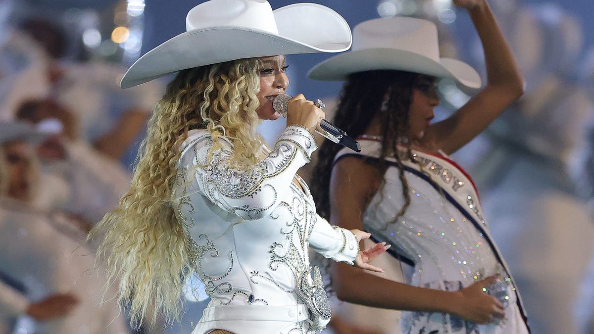 beyonce-concert-blue-ivy-dance-moments-4568.jpeg