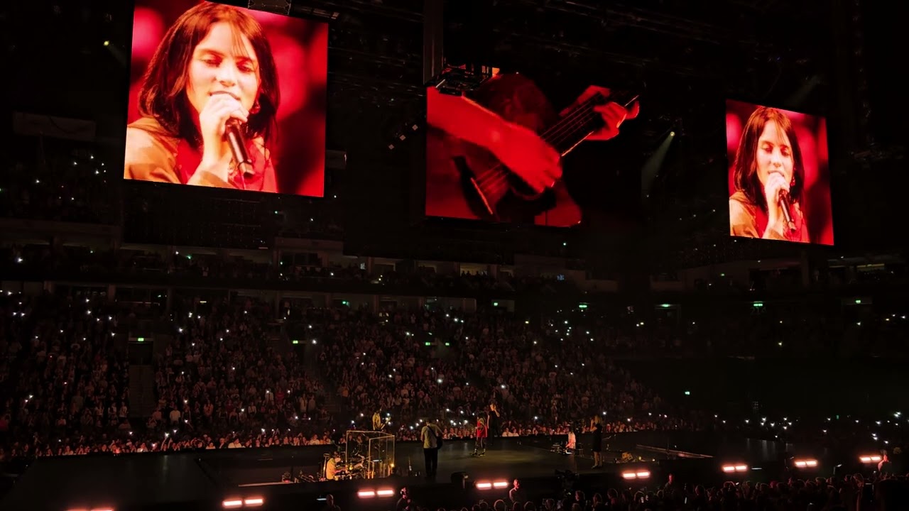 billie-eilish-coldplay-cover-tour-8160.jpeg
