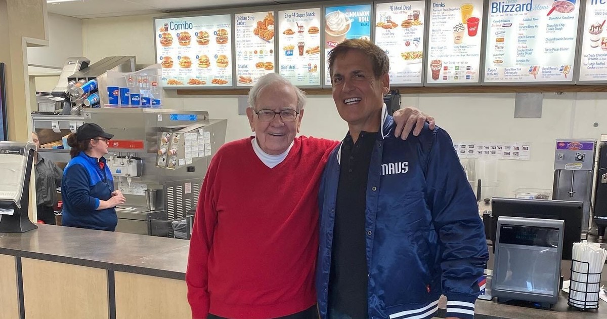 business-leaders-warren-buffett-stepdown-cook-dimo-0871.jpeg