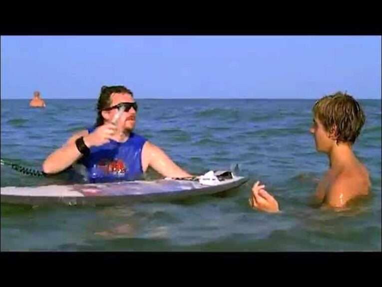 chris-hemsworth-surf-abu-dhabi-bender-1559.jpeg
