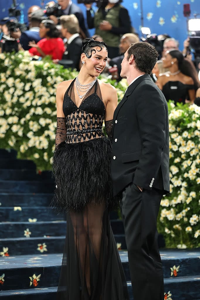 dua-lipa-callum-turner-met-gala-red-carpet-0319.jpeg