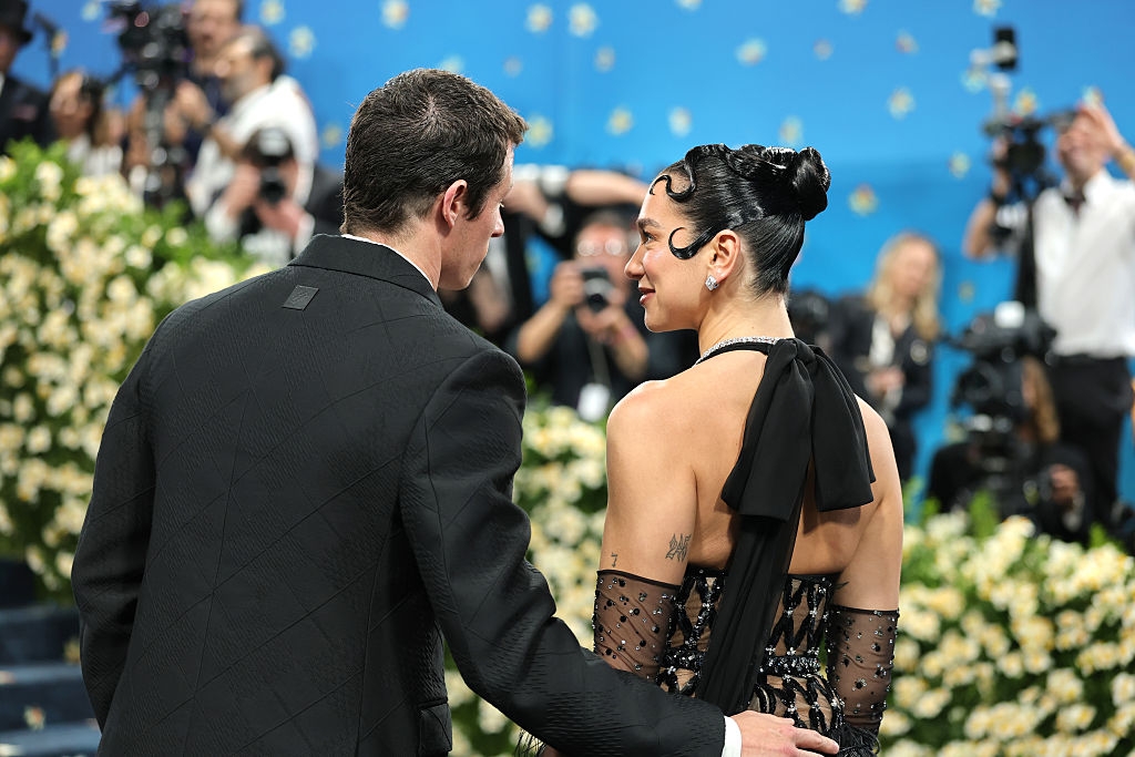 dua-lipa-callum-turner-met-gala-red-carpet-9685.jpeg
