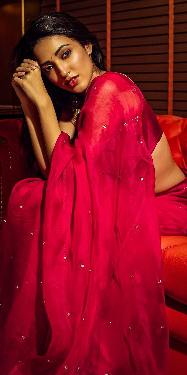 iswarya-menon-timesofindia-elegance-actricejpg-1439.jpeg