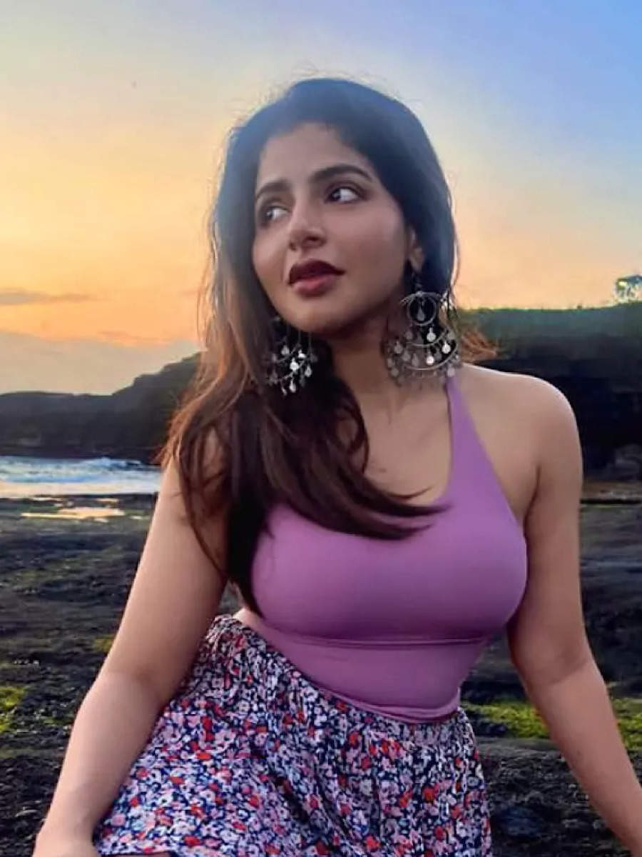 iswarya-menon-timesofindia-elegance-actricejpg-8521.jpeg