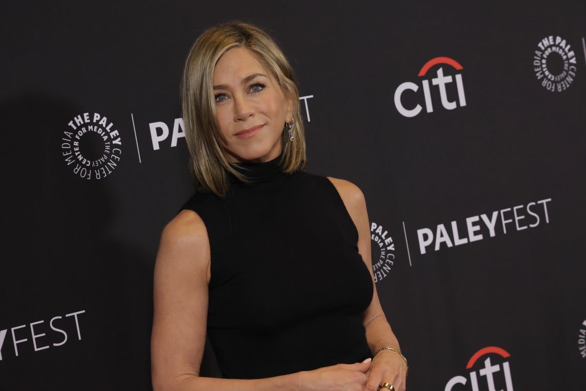 jennifer-aniston-gate-crash-3286.jpeg