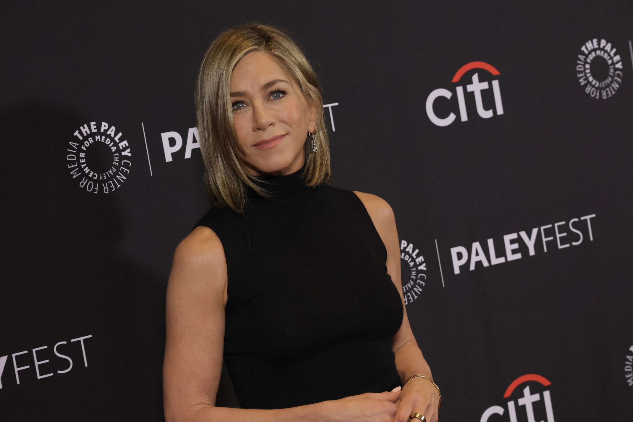 jennifer-aniston-gate-crash-5296.jpeg