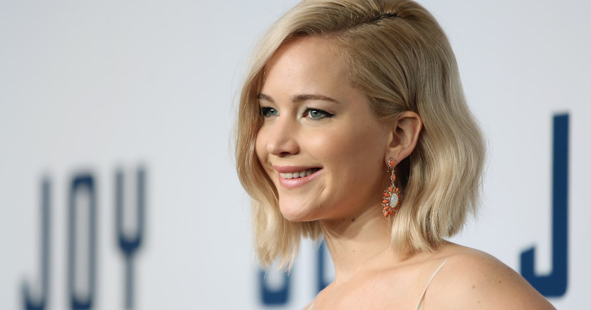 jennifer-lawrence-emma-stone-lucky-6051.jpeg