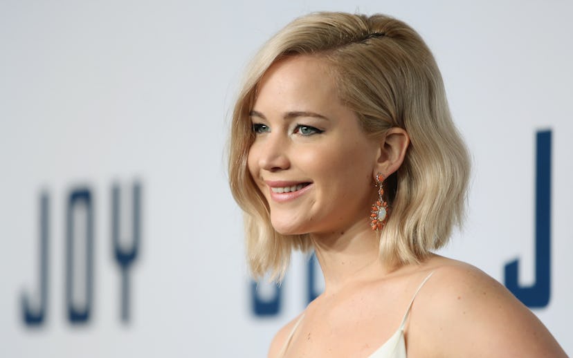 jennifer-lawrence-emma-stone-lucky-9436.jpeg