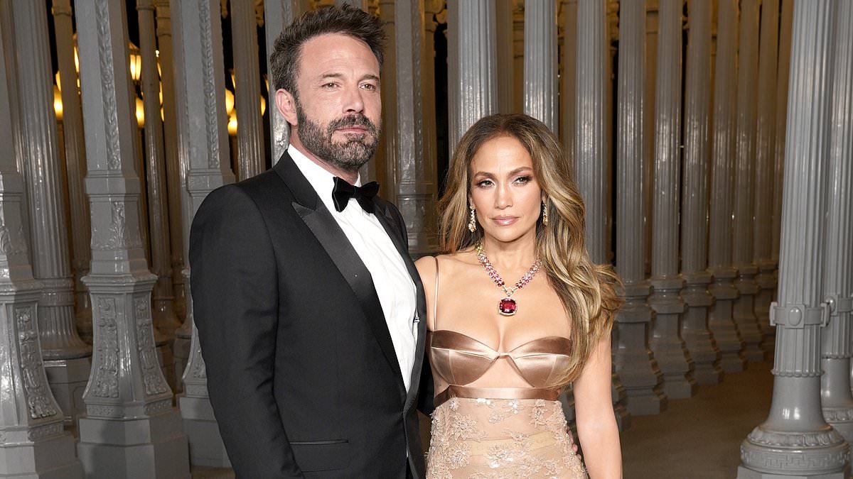jennifer-lopez-bra-incident-nyc-ben-affleck-2024-5831.jpeg