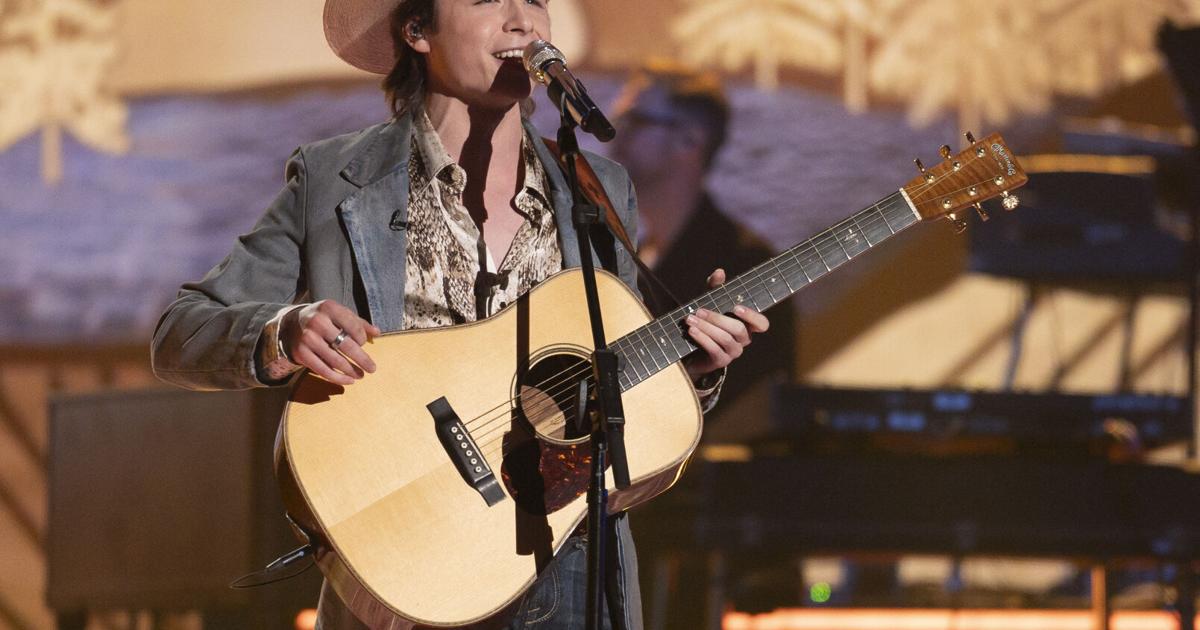 john-foster-american-idol-top8-mondayjpg-9769.jpeg