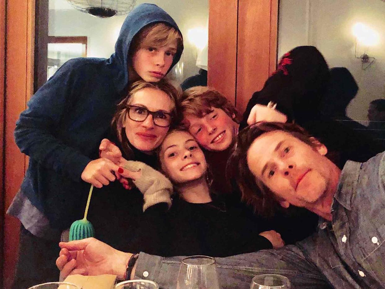 julia-roberts-family-photo-mothersday-3600.jpeg