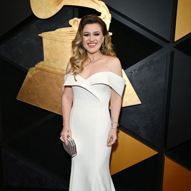 kelly-clarkson-weight-loss-controversy-3141.jpeg