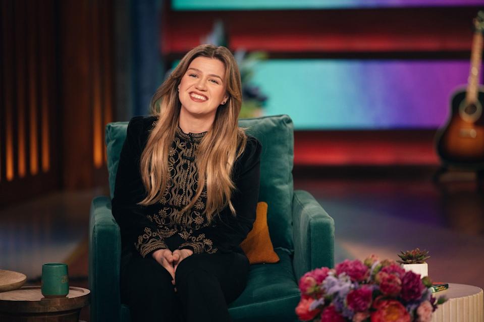 kelly-clarkson-weight-loss-controversy-9968.jpeg