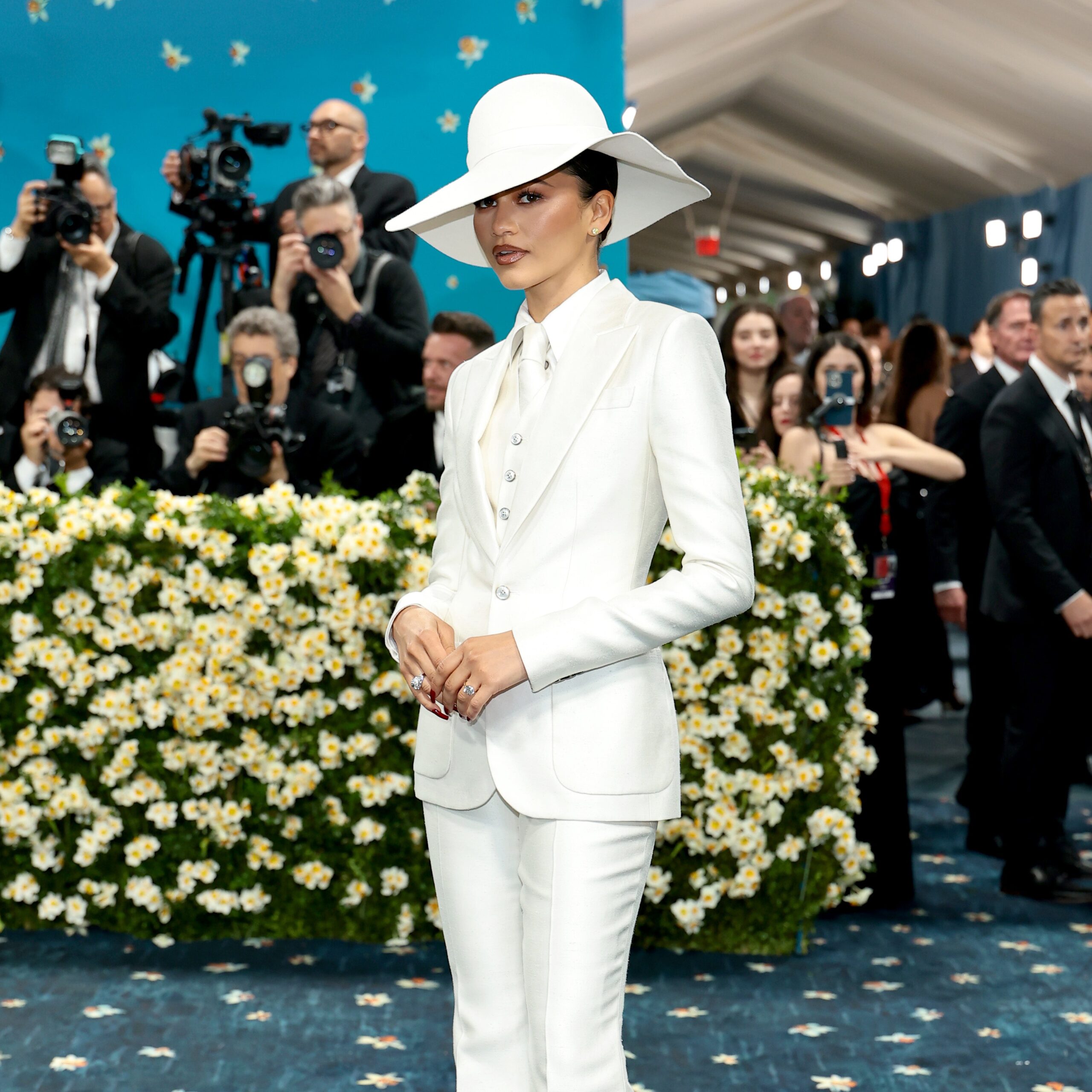 lanadelrey-valentino-met-gala-2025-8925.jpeg