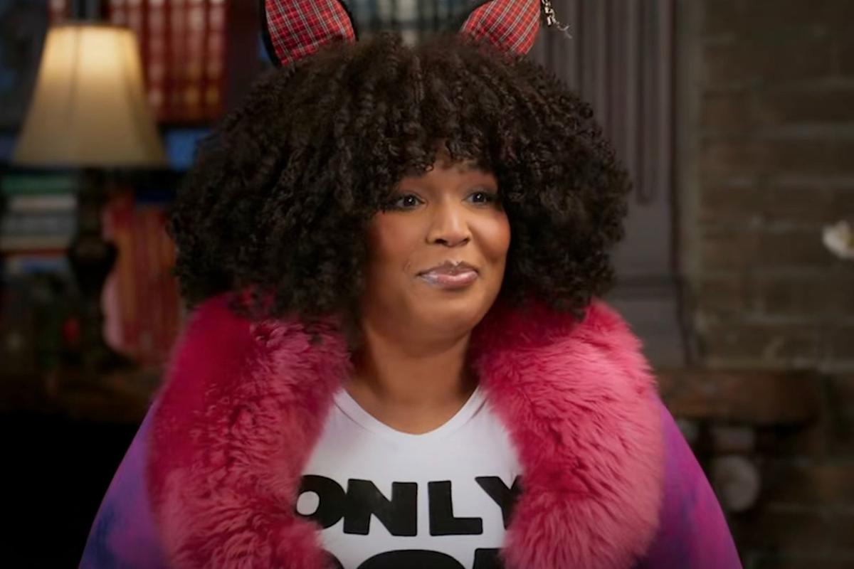 lizzo-open-toed-shoes-toenail-3608.jpeg