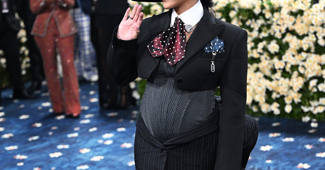rihanna-met-gala-pregnancy-0915.jpeg