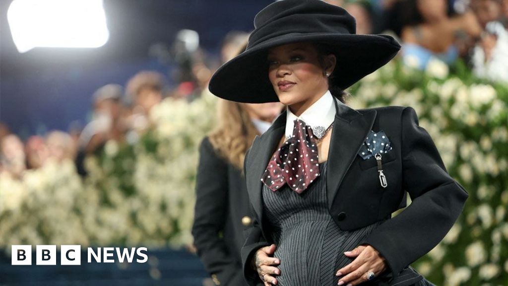 rihanna-met-gala-pregnancy-3896.jpeg