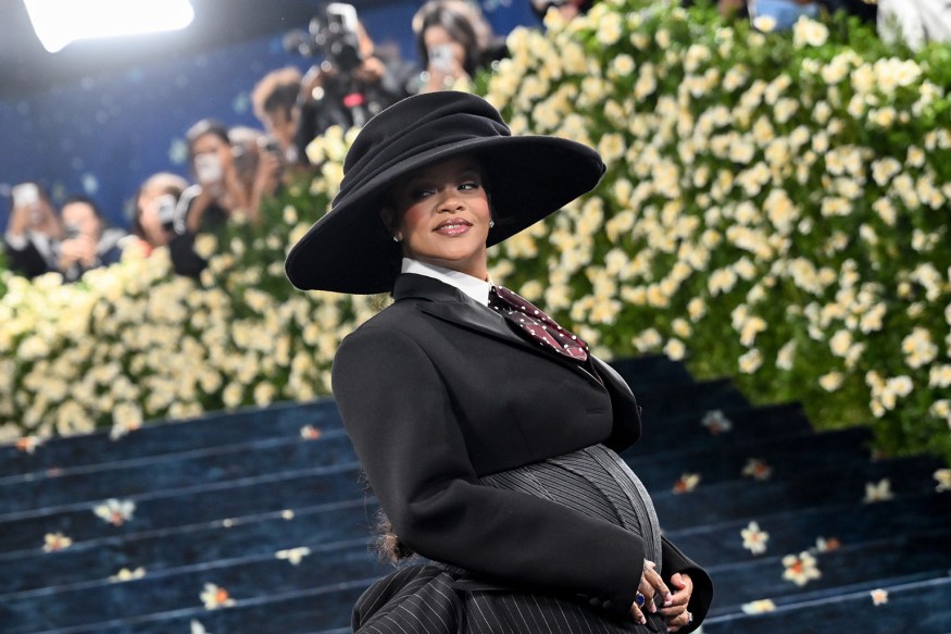 rihanna-pregnancy-fashion-moments-2455.jpeg